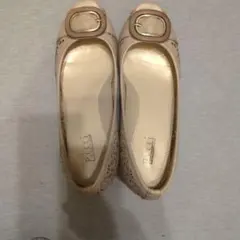 Pitti ベージュ カットアウトパンプス　24センチのサムネイル