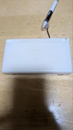 ニンテンドーDS ホワイト 本体 タッチペンと充電器付き