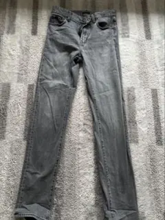 UNIQLO スリムフィット グレー ジーンズ