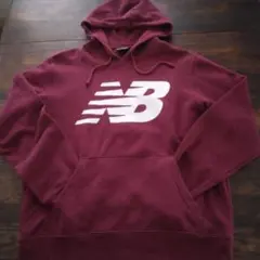 New Balance バーガンディ ロゴパーカー
