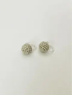 Tiny Glass Earring ーWhite Clayー