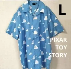 PIXAR トイストーリー 半袖開襟シャツ アンディ部屋 壁紙 雲　メンズLのサムネイル