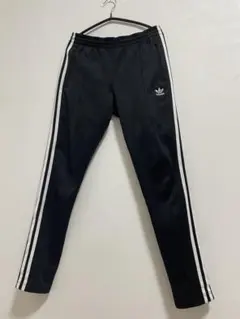 アディダスオリジナルス刺繍ロゴ トラックパンツ　黒 ジャージ