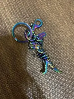 COACH コーチ レキシー キーリング キーホルダー チャーム レインボー ✨超美品✨COACH コーチ レキシー キーリング メタリック