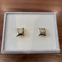 パピヨネ　スクエアワンタッチフープピアス