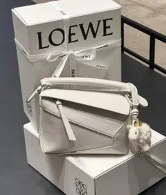LOEWE ホワイト ショルダーバッグ