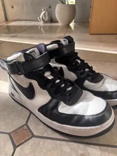 Stussy x Nike Air Force 1 Mid ブラック/ホワイト