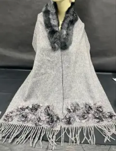 ラビットファー×花モチーフ 上品グレーマフラー
