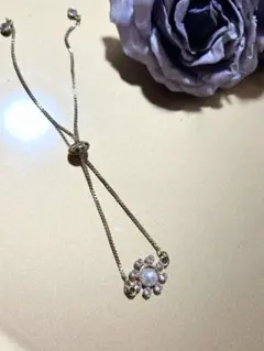 フラワーモチーフ ゴールドブレスレット　長さ調整可能