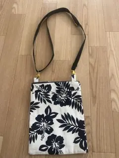 サコッシュ　ハンドメイド　ハワイアンプリント　ハイビスカス　濃紺×アイボリー
