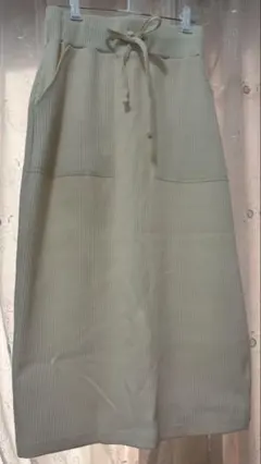 リブ編み　クリーム色　ロングスカート