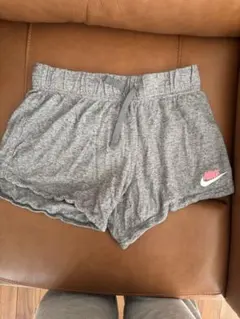 Nike グレーショートパンツ