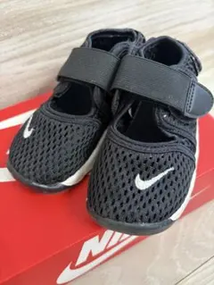 【美品】NIKE リフト　キッズ サンダル ブラックのサムネイル