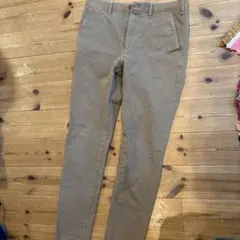 ベージュ スリムフィット チノパン