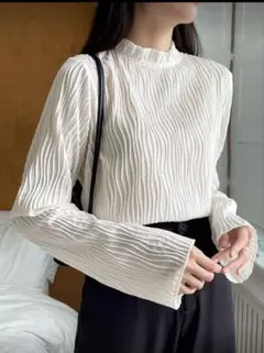 Dazy アイボリー プリーツ ハイネック S