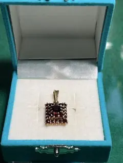 チェコスロバキア製　ガーネット　ペンダントトップ