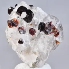 パキスタンスカルドゥ産 ガーネットオンクォーツ