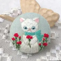 No.530「母の日の猫ちゃん」刺繍ブローチ　ハンドメイド