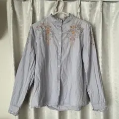 薄いブルー　綿100% 刺繍入り長袖シャツ