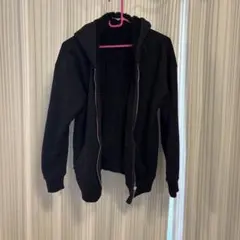 フリースライニング付きブラックパーカー