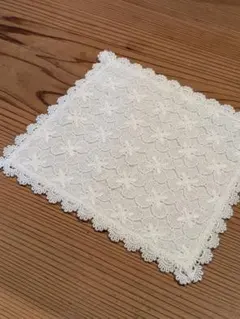 ホワイト総レースハンカチ