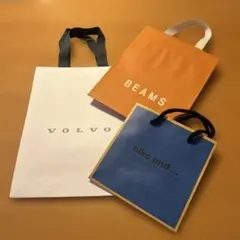 ショップ紙袋3点セット　BEAMS, VOLVO, niko and ...のサムネイル