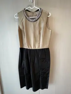 ビジュー付きノースリーブひざ丈ワンピース