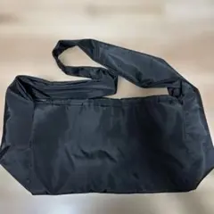 ナイロン製黒ショルダーバッグ