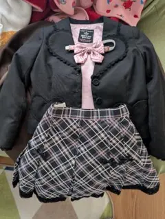 メゾピアノのフォーマルスーツセット 黒ジャケット チェック柄スカート