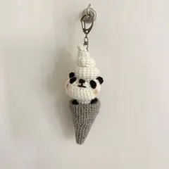 パンダちゃんとソフトクリームのキーホルダー
