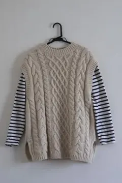 ベージュ ケーブル編み ニットベスト