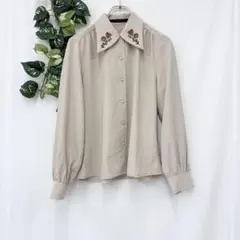 美品✨ アンアナザーアンジェラス 花 刺繍 シャツ ブラウス 薄手 ベージュのサムネイル