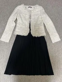 ツイードジャケットと黒プリーツワンピースのセット
