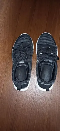 SKECHERS スニーカー