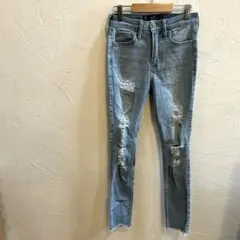 【ホリスター】デニム　ジーンズ　ジーパン　パンツ　ダメージ　ストレッチ　ブルー系のサムネイル