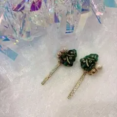 クリスマスツリー＊チェコビーズとゴールドチャームのピアスorイヤリング