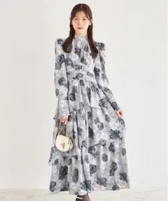 飾り釦付きウエストタックローズプリントティアードワンピース　tocco 新品