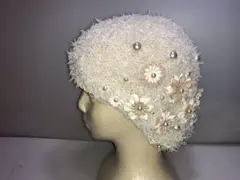 新品ルネ帽子 ニット帽 ベレー帽 フラワー 花 真珠パール飾り白ピンクベージュ系