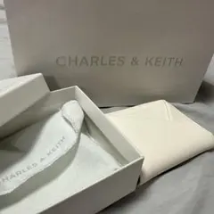 CHARLES & KEITH 2つ折り財布のサムネイル