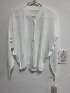 イデアルーチェ　シアーカットソー　ホワイト 新品未使用 イデアルーチェ❤️シアーカットソー ホワイト 2025年最新