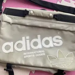 adidas グレー ショルダーバッグ