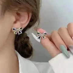 ブラック リボン 韓国風 デザイン ジルコニア ピアス ゴールド 樹脂キャッチ付