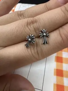 Chrome Hearts フープ シリコンピアス ホワイト 片耳セール中