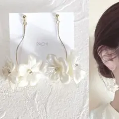ホワイトフラワー シングル♡ピアス イヤリング ブライダル 花嫁 結婚式 ロング