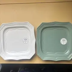 新品未使用品の美濃焼グリーン .ホワイトの四角形プレート2枚セット