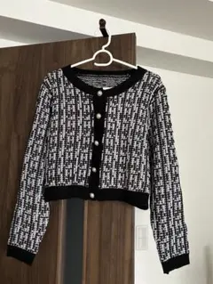 黒カーディガン