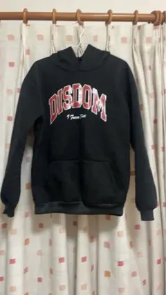 ブラック パーカー フード付き　ロゴトレーナー