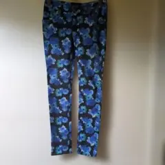 今更にお値下げ新商品入荷!!CECILMcBee花柄カジュアルパンツ風デニムのサムネイル
