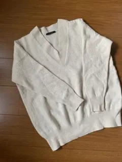 マカフィーアイボリー Vネックセーター