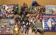ウルトラマン　ソフビ　21体まとめ売りと図鑑4冊
